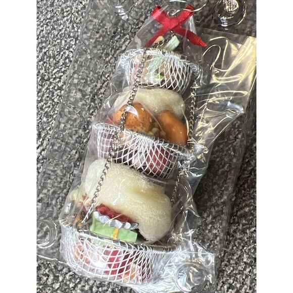 2003 Hallmark Ornament DELICIOUS CHRISTMAS Metal Hanging Food Fruit Baskets - Picture 6 of 7